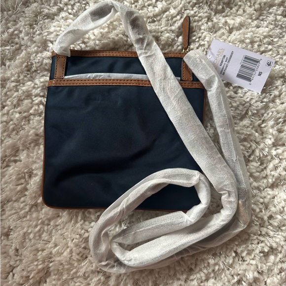 NWT Michael Kors Navy Crossbody Bag w/ yellow inside - Picture 2 of 4